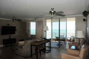 Living Area
 - Absolutely stunning apartment by the sea! (Marco Island)