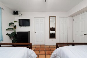 2 室のベッドルーム、アイロン / アイロン台、WiFi、ベッドシーツ