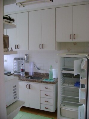 Frigorífic, microones, forn i placa de cuina