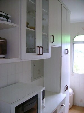 Frigorífic, microones, forn i placa de cuina 