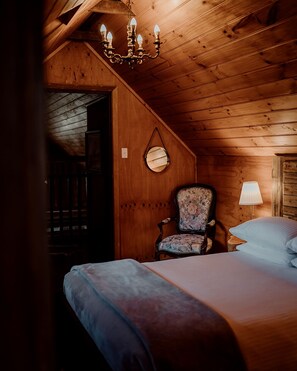 2 bedrooms, travel cot, free WiFi, bed sheets - Kallarroo Cottage - Rustic Log Cabin Retreat (Greenlands)
