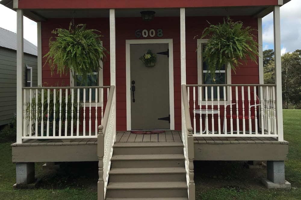 Peaceful, Private Cottage on Bayou Teche