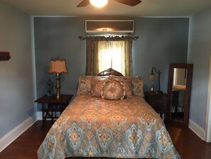 1 bedroom, WiFi, bed sheets - Peaceful, Private Cottage on Bayou Teche (New Iberia)