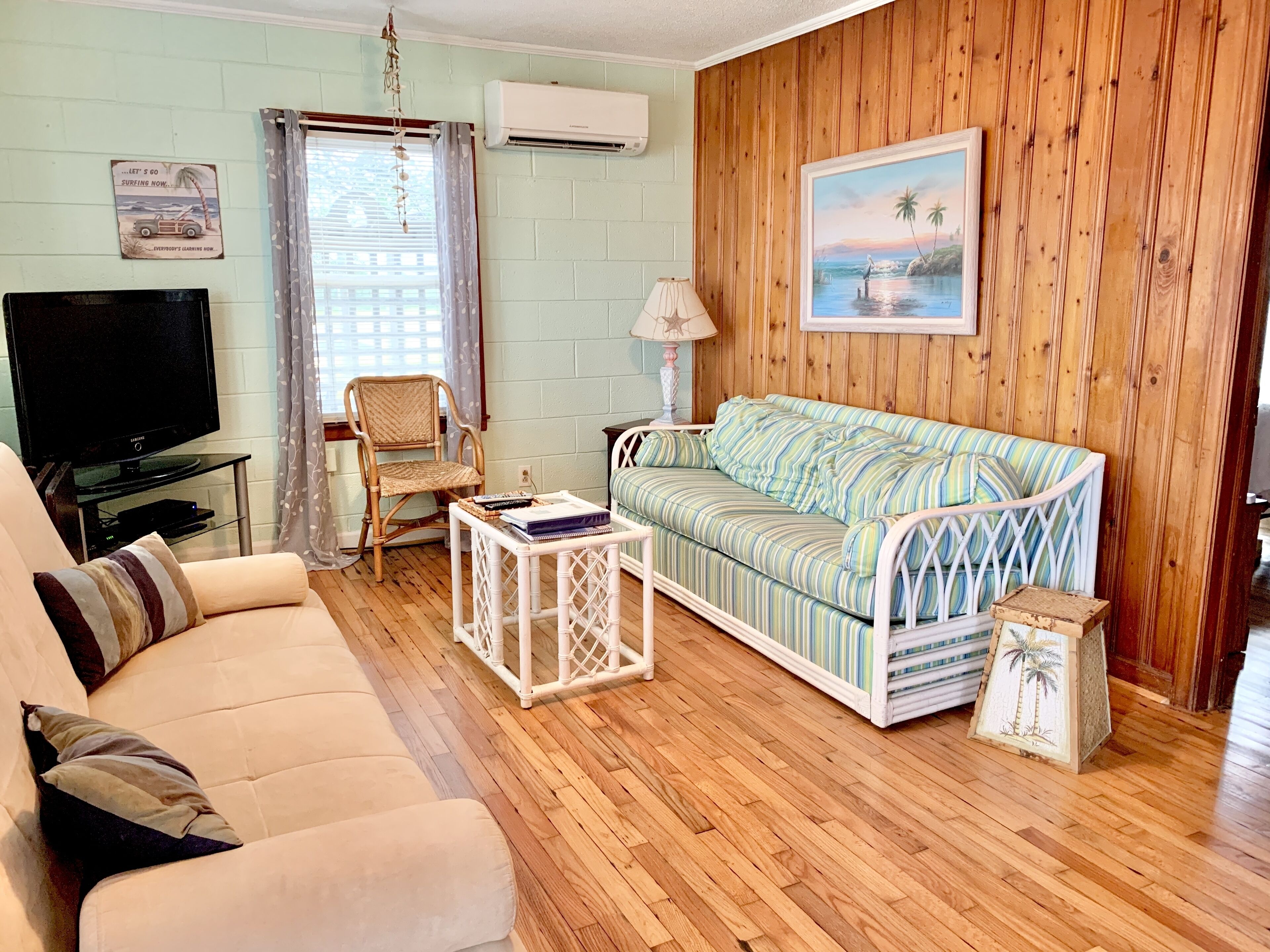 72 steps to Beach Access w/Linens & Towels Walking distance to icecream & food. 