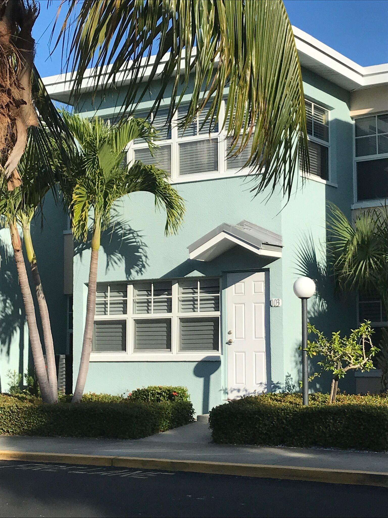 CHECK OUT LOWER RATES! l Barefoot Beach Ground Floor GREAT VALUE