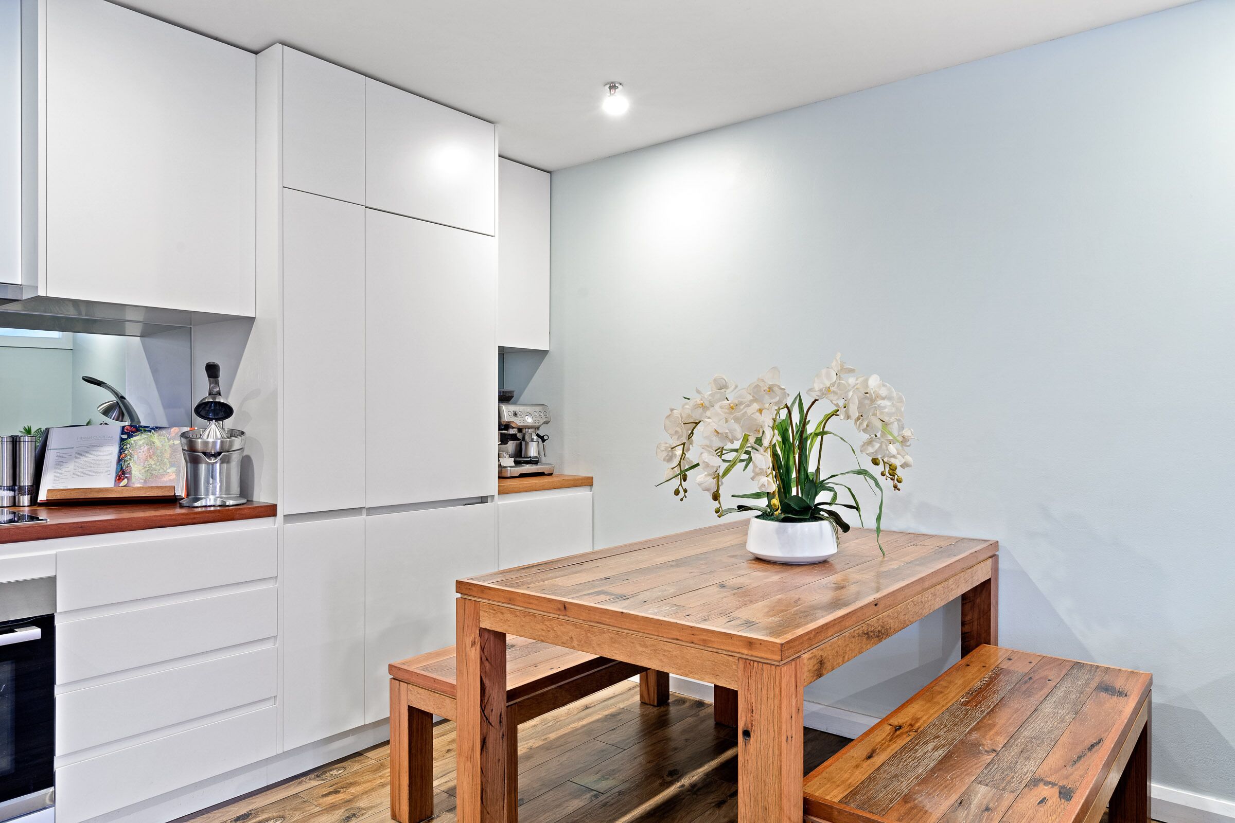 Bondi Breeze Apartment — image 12