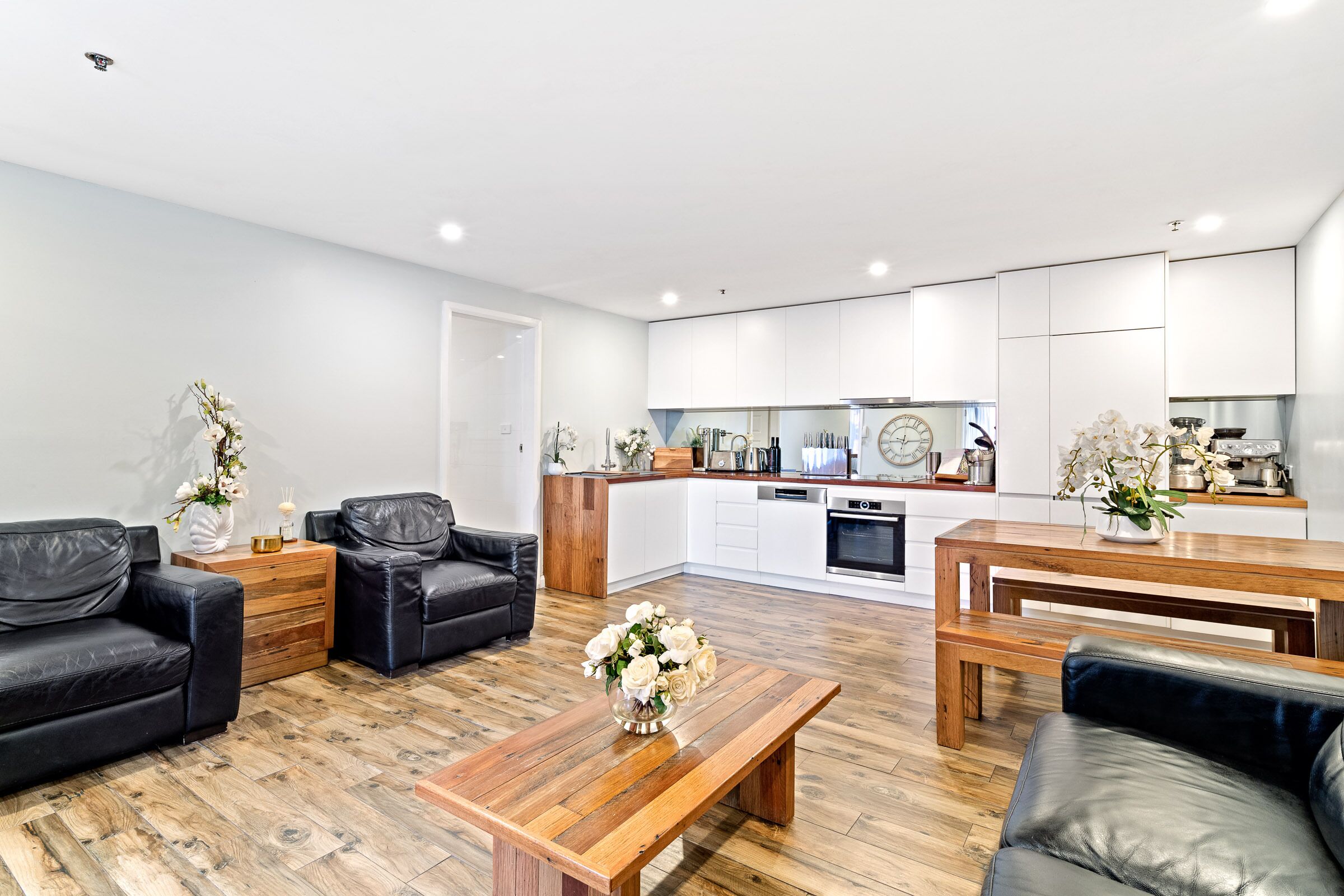 Bondi Breeze Apartment — image 3