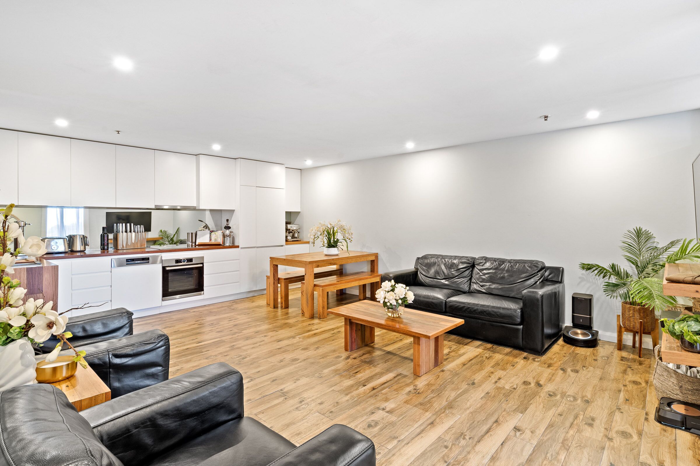 Bondi Breeze Apartment — image 16