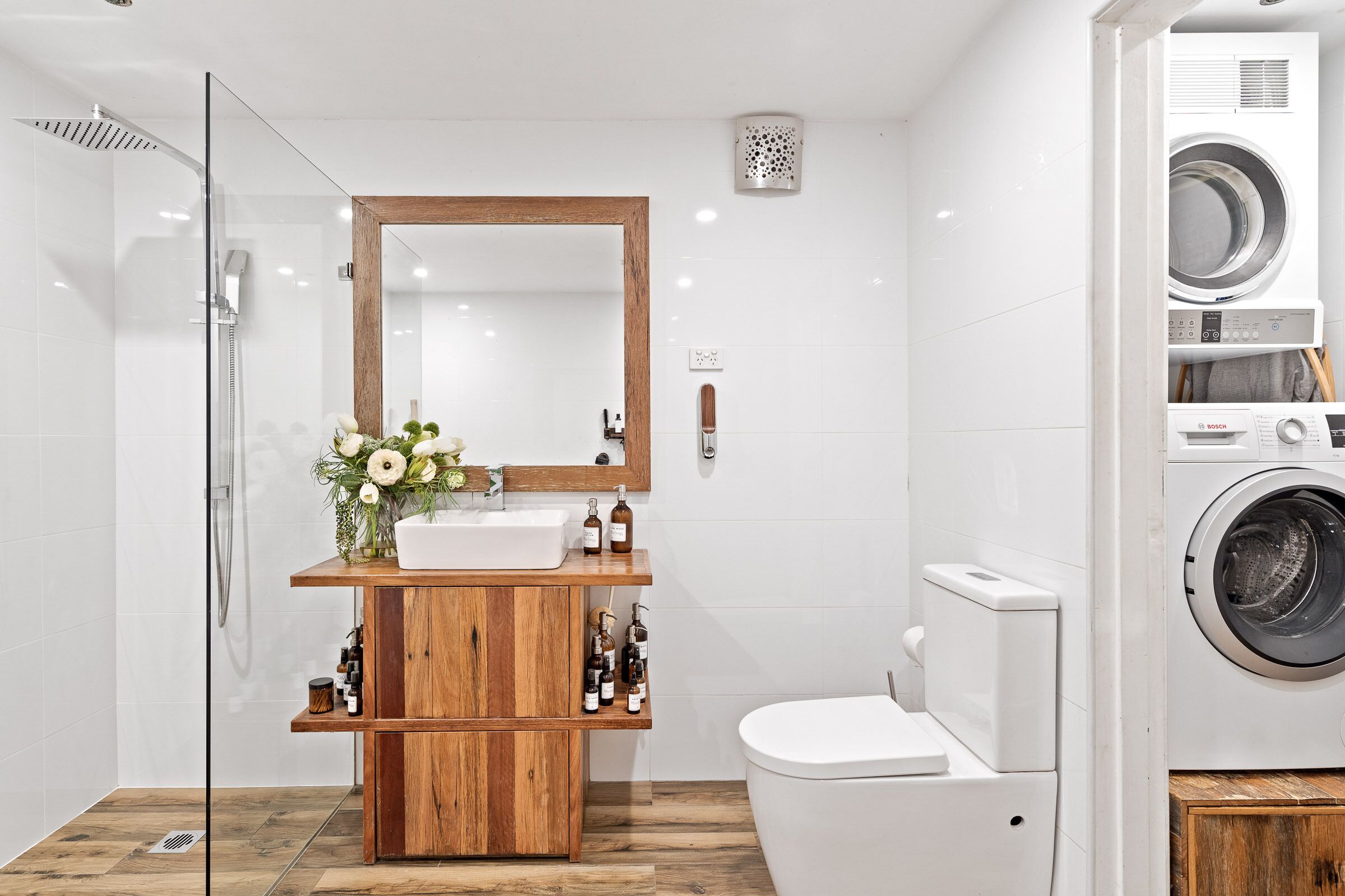 Bondi Breeze Apartment — image 18