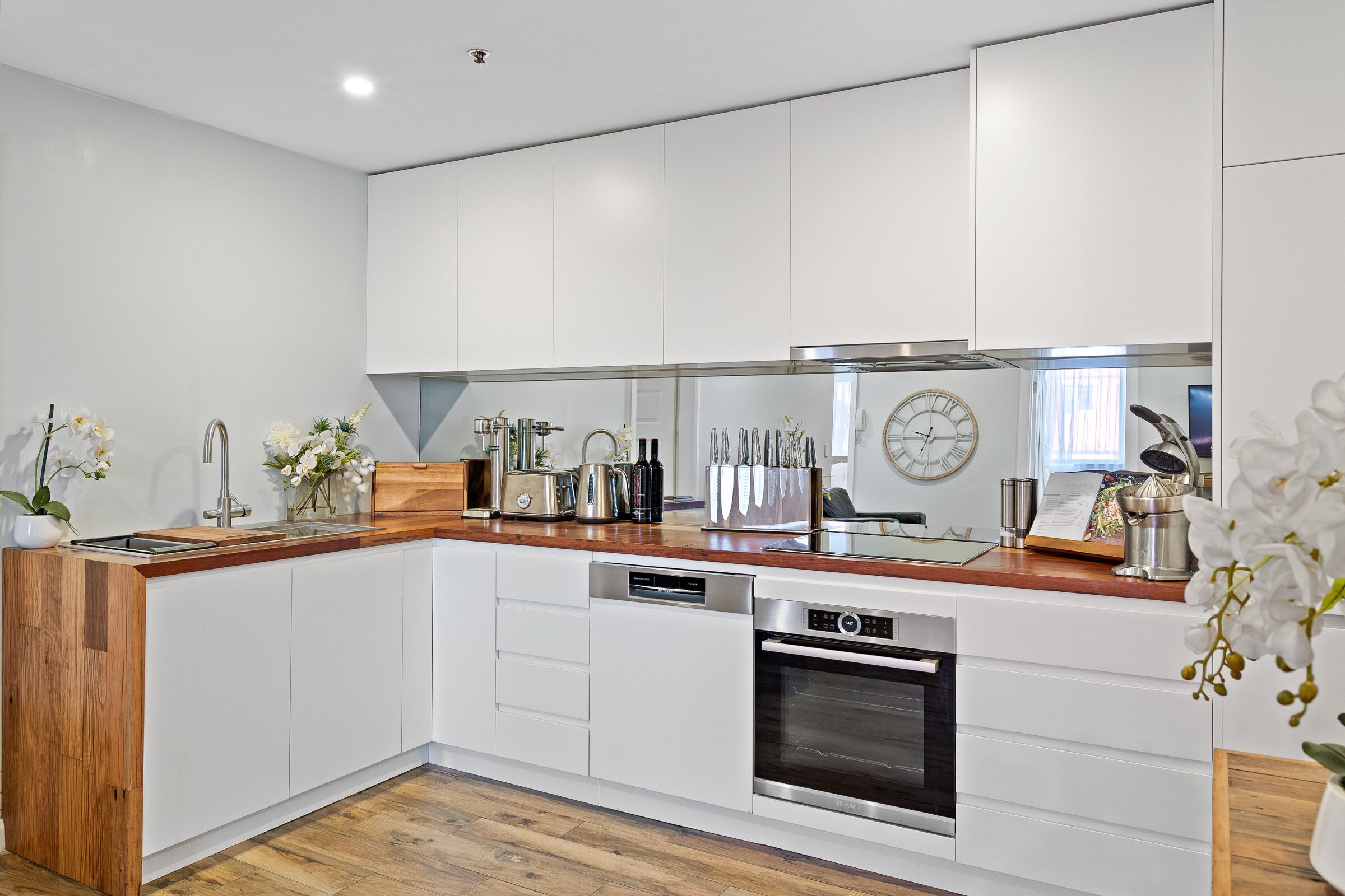 Bondi Breeze Apartment — image 15