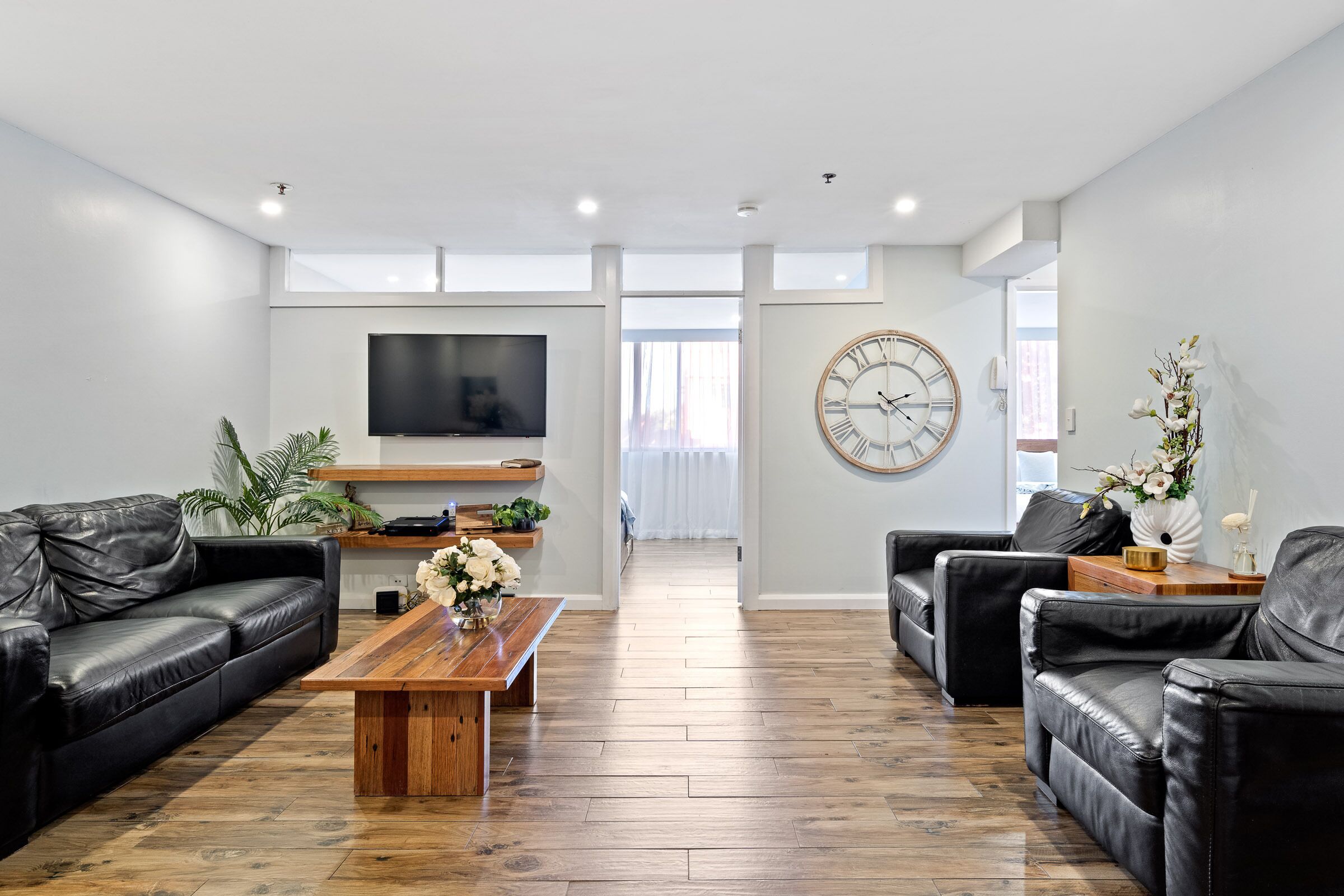 Bondi Breeze Apartment — image 14
