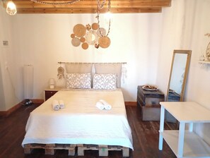 2 bedrooms, iron/ironing board, Internet, bed sheets