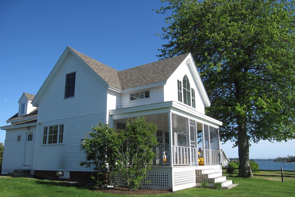 Maine Waterfront Cottage with Deep Water Dock!