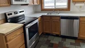 Coffee/tea maker, fridge, microwave, oven - Exclusive Lakehouse  (Jefferson)