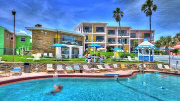 Outdoor pool, a heated pool
