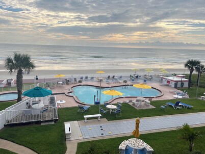 Awesome 3 Bedroom Oceanfront Luxury Apartment - Enhanced Cleaning 