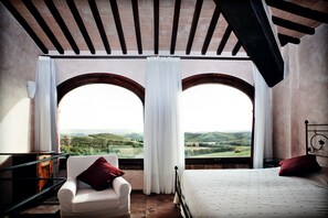 4 Schlafzimmer, Zimmersafe, Bügeleisen/Bügelbrett, Reisekinderbett