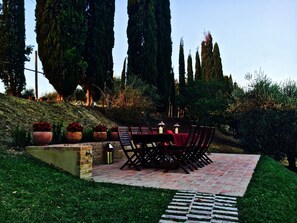 Outdoor dining - Agricola Neci: Tuscan Rural Luxury with Housekeeping,  Infinity  Pool and a Lake (Bollano)