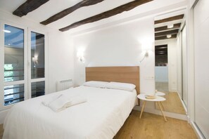 2 Schlafzimmer, Schreibtisch, laptopgeeigneter Arbeitsplatz