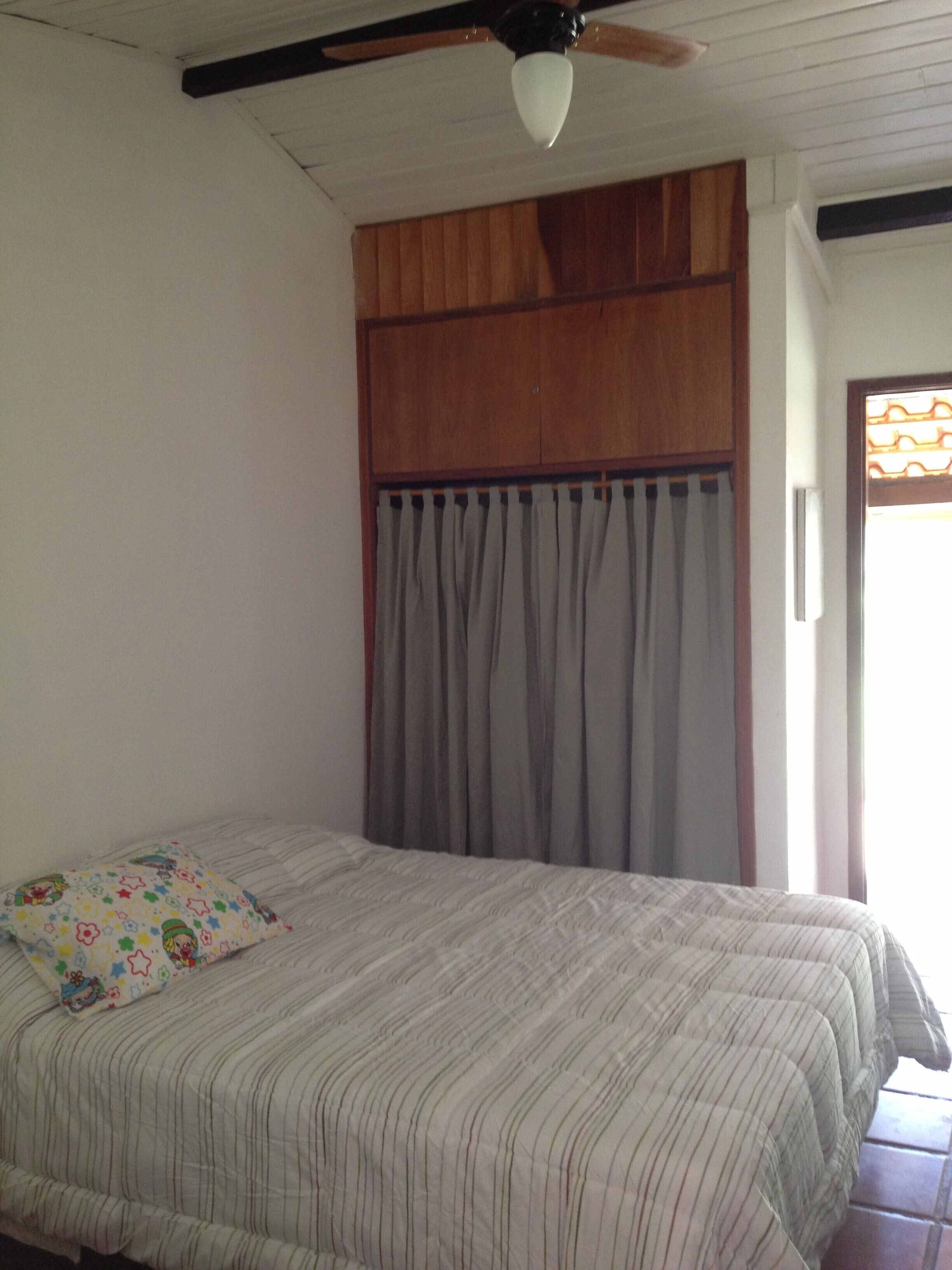 Jacaranda Place 125. 000m2, Headquarters overlooking the Lake, Pool, Court, Orchard