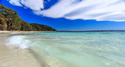 Paradise Bungalow Waterfront,View,WiFi,Linen,Pets,2 Living areas,mins to Hyams.