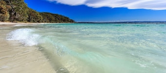 Paradise Bungalow Waterfront,View,WiFi,Linen,Pets,2 Living areas,mins to Hyams.