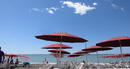 Comfortable Tuscany Family House with Private Pool close to beach and wine area