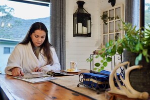 Lobby - Cedar Country Retreat - Country style luxury (Halls Gap)