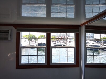 Fun houseboat. Walk to Boston attractions WIFI