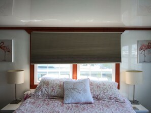 1 bedroom, iron/ironing board, WiFi, bed sheets - Fun houseboat. Walk to Boston attractions WIFI (Boston)