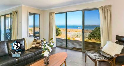 Absolute Waterfront Views + Kayaks
