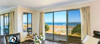 PetLet 17 Absolute Waterfront Views + Kayaks