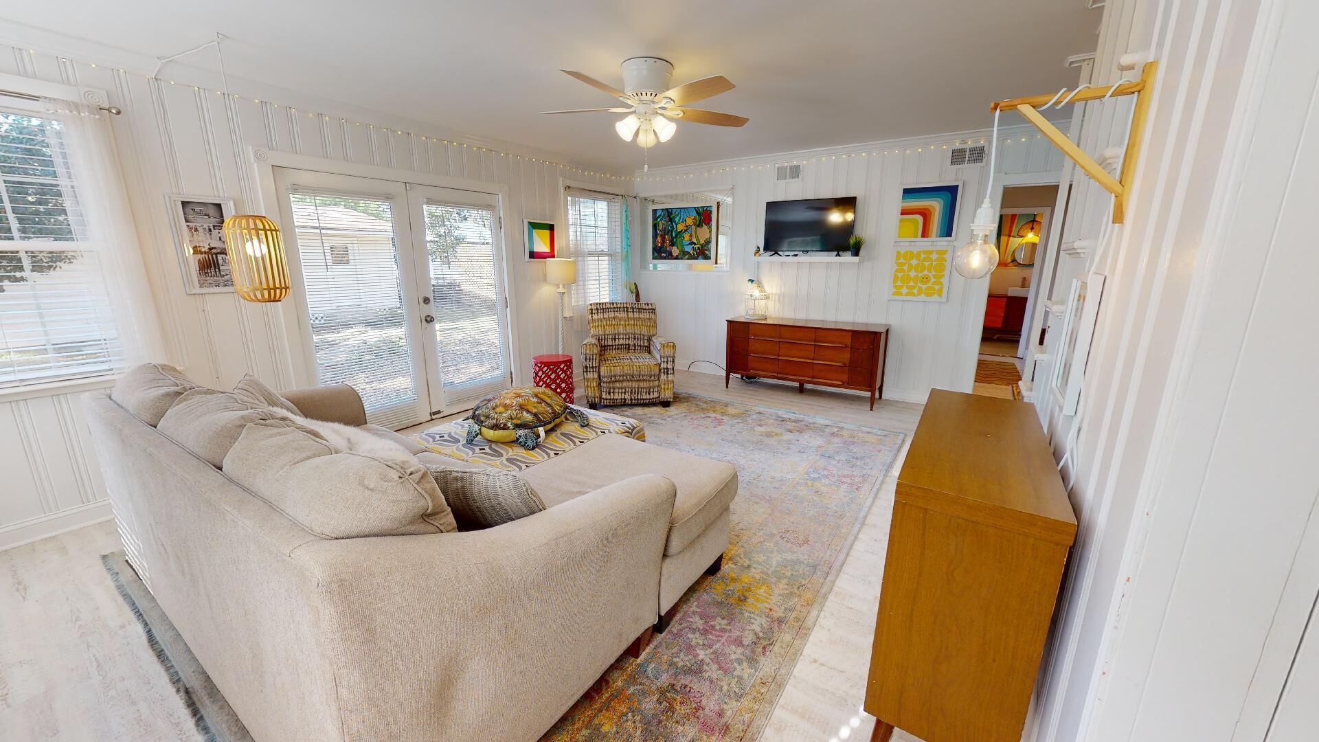 913 Jones 3 BR - 2.5 Baths - Sleeps 10 - Mid island - Small dog friendly!