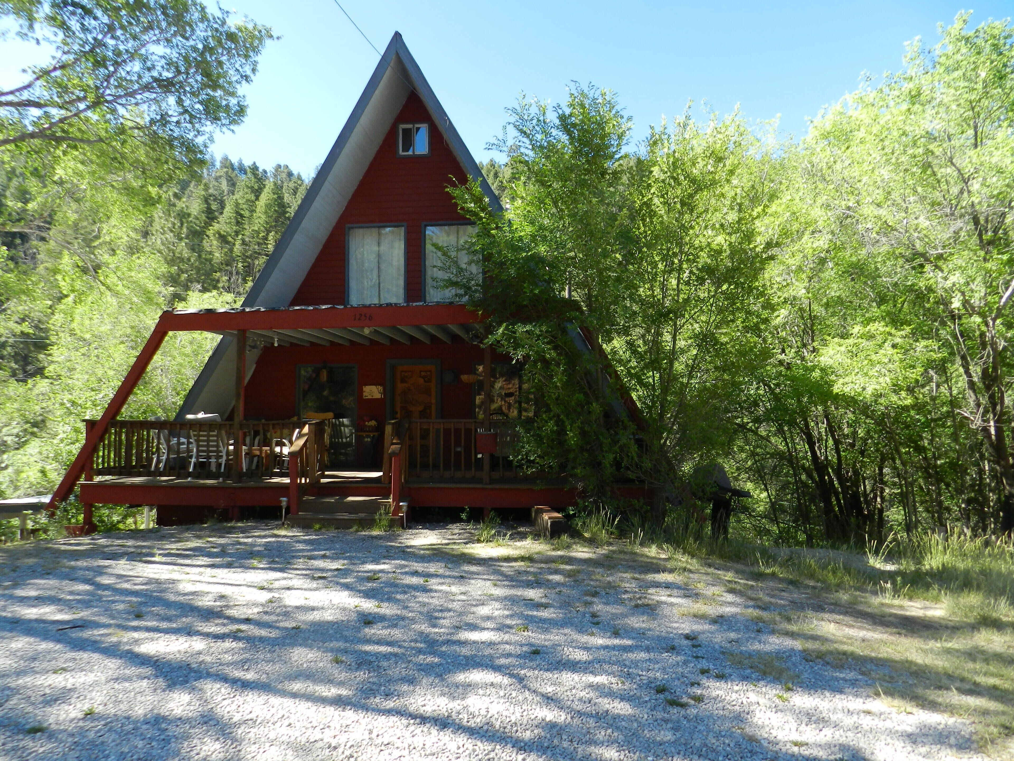 Beautiful unique A-frame cabin, pet friendly, EV car charger