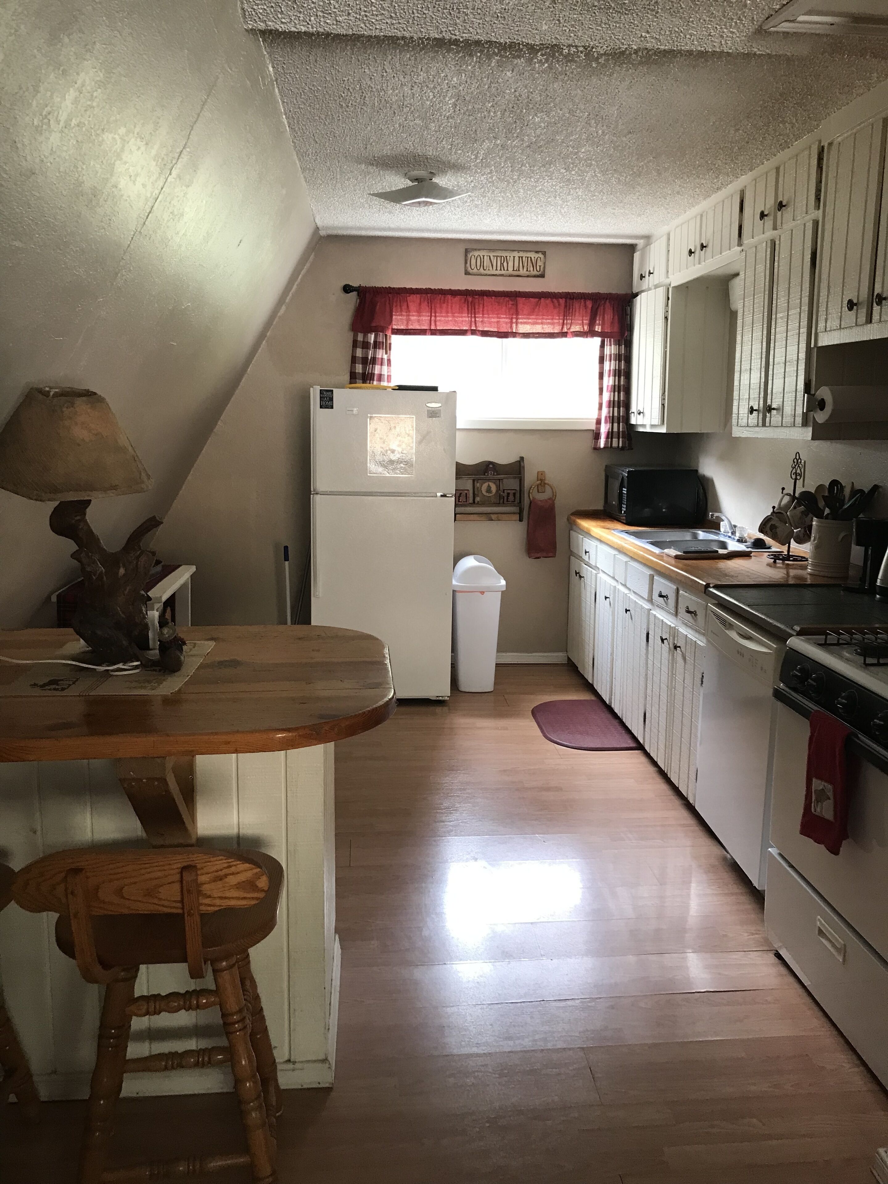 Beautiful unique A-frame cabin, pet friendly, EV car charger