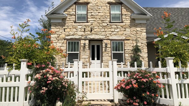 A stone house with a white picket fence, two windows, and a door. - Manti Cottage, Historic Pioneer Home (Manti)