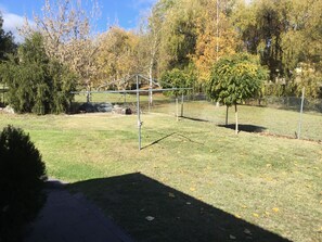 Sport court - Kinder Cottage Talbingo. (Talbingo)