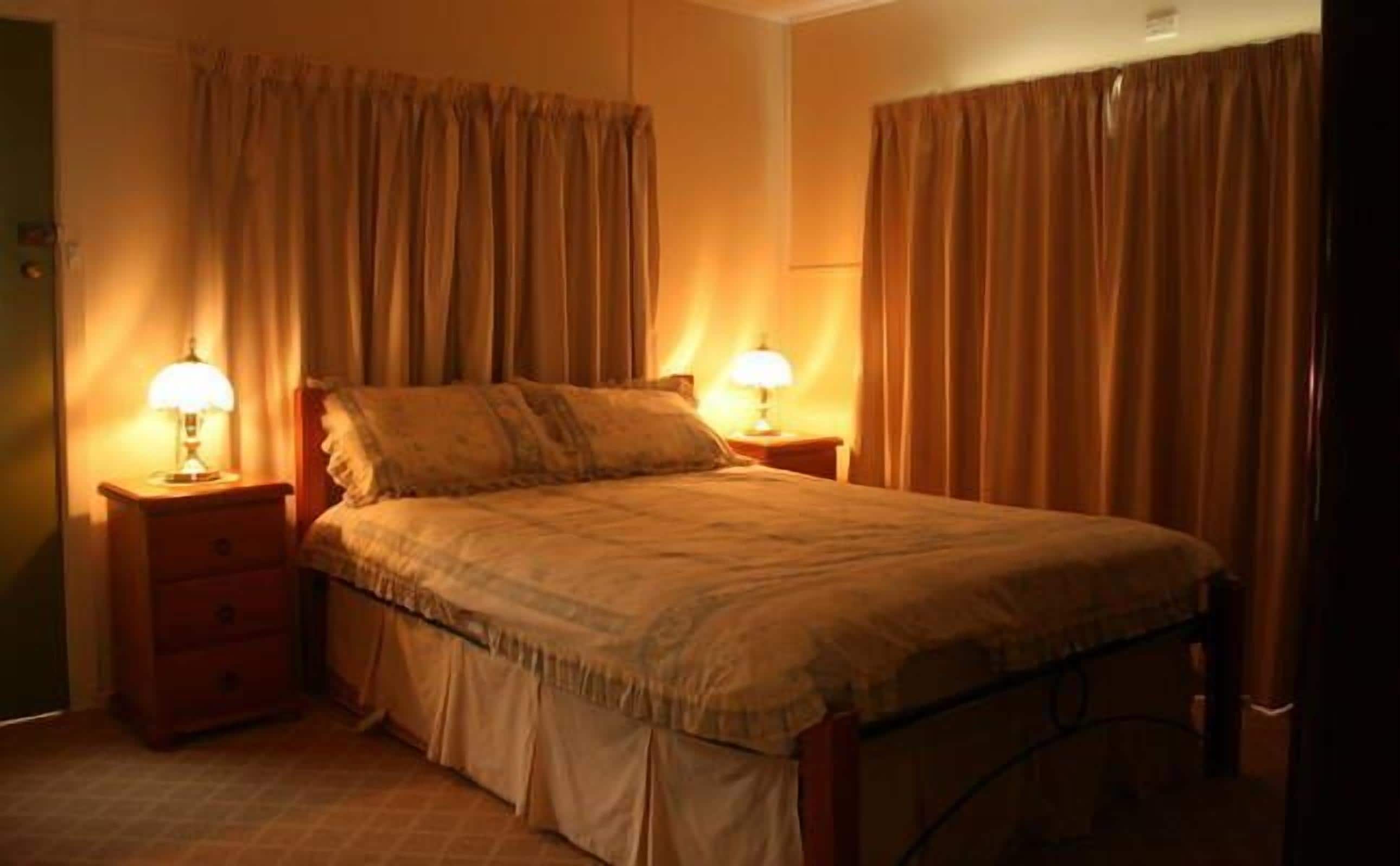 4 habitaciones, tabla de planchar con plancha y cuna de viaje 