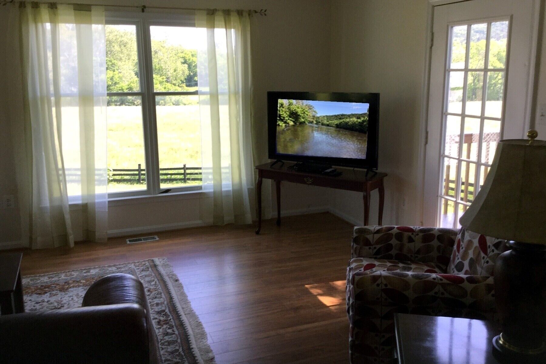 Warm, Welcoming Retreat on Shenandoah River and Stunning views