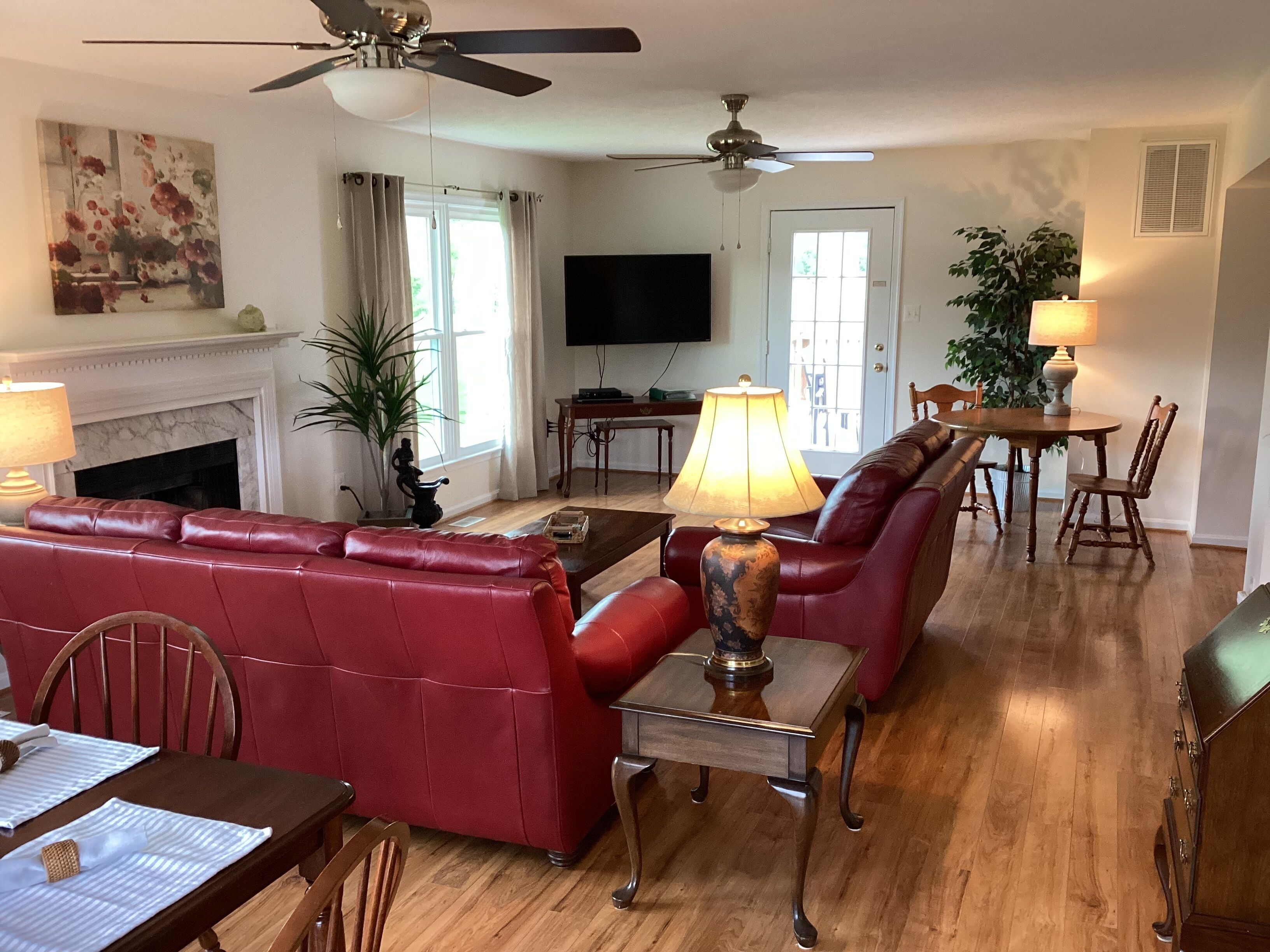 Warm, Welcoming Retreat on Shenandoah River and Stunning views