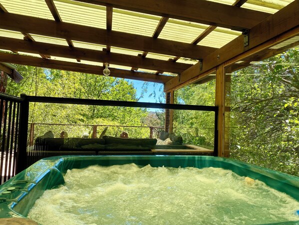 Outdoor spa tub