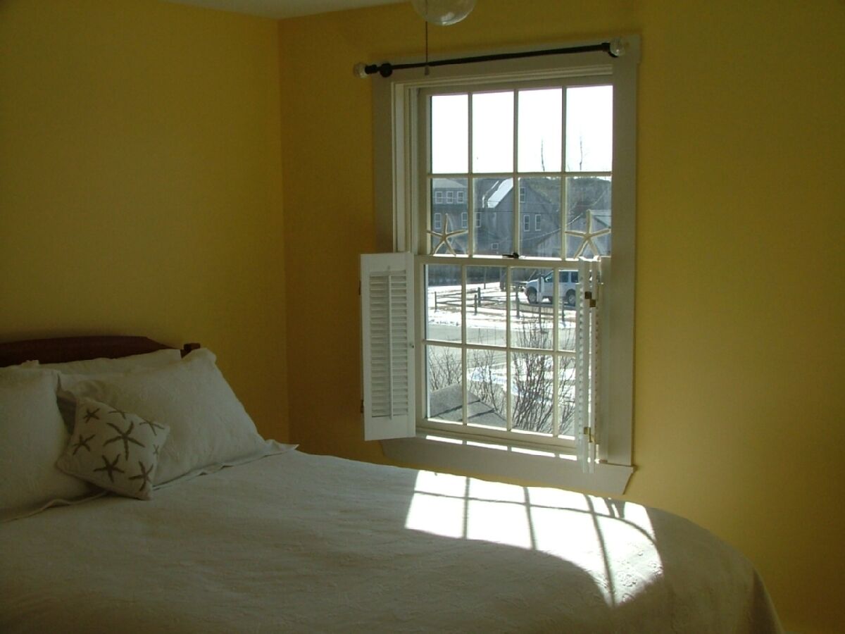 Duplex Sunny Condo in residential neighborhood, 5min walk to bike paths!!!