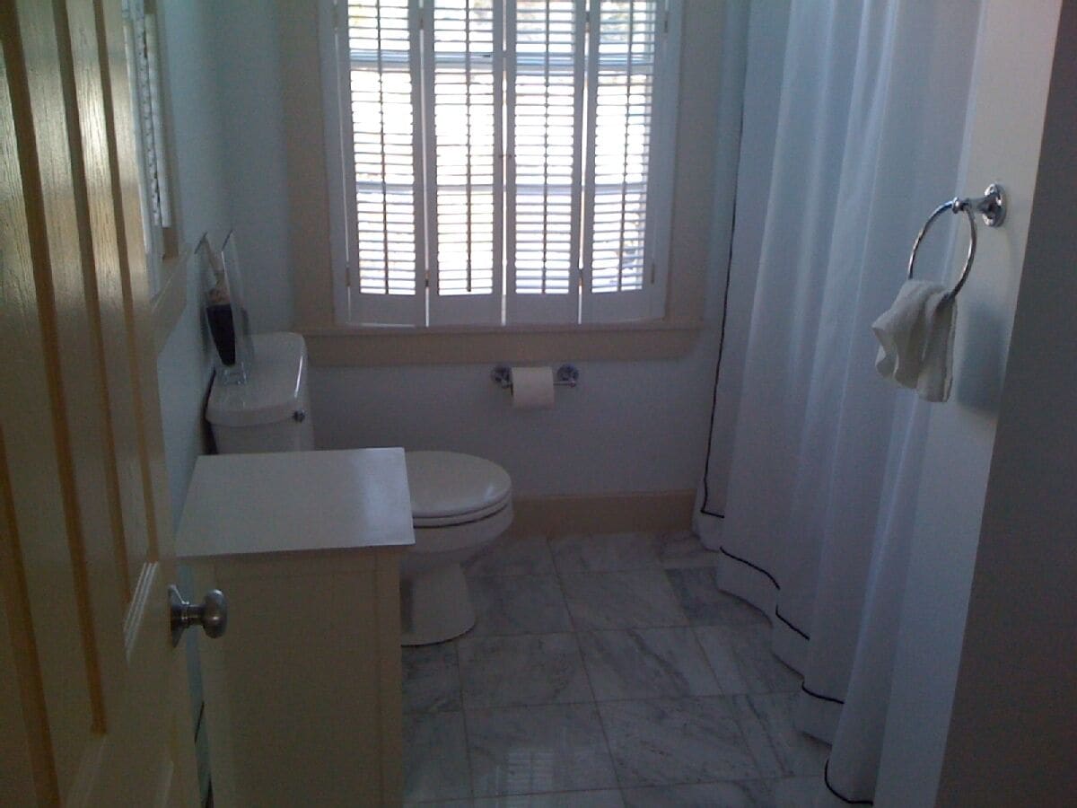 Duplex Sunny Condo in residential neighborhood, 5min walk to bike paths!!!