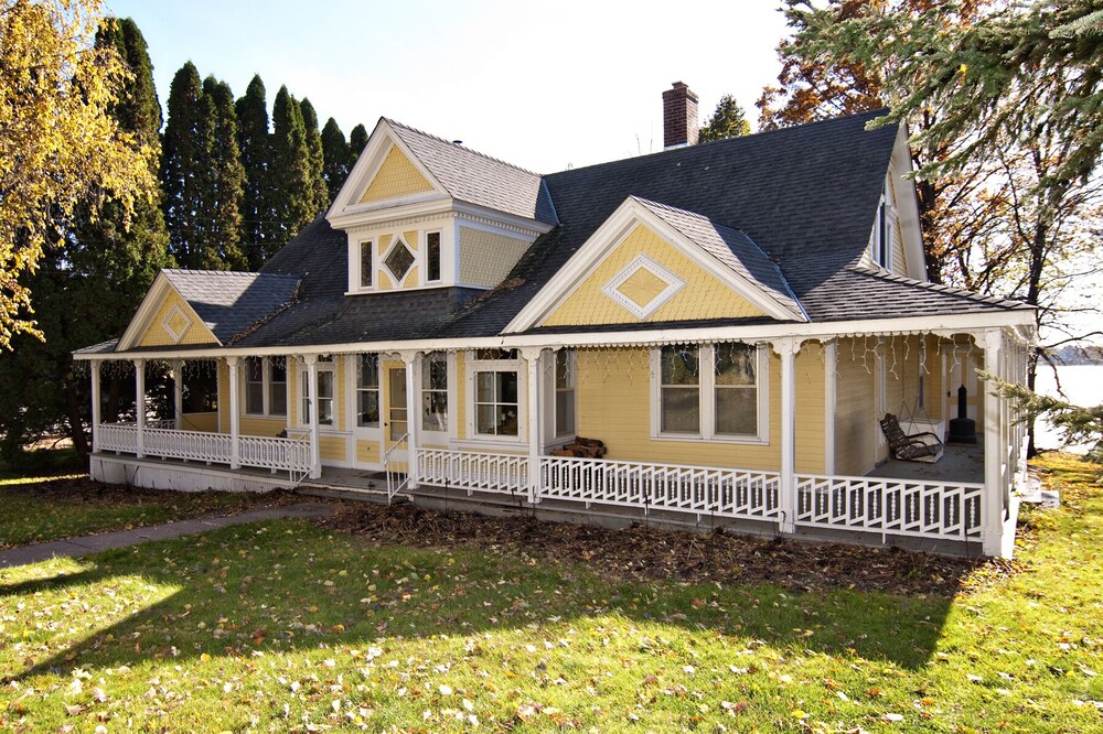 Historic Swedish Cottage on Quiet Lindstrom Lake