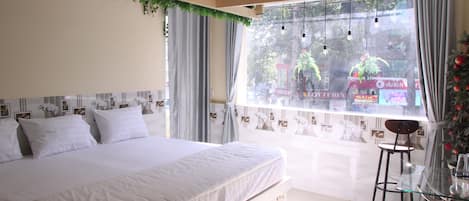 2 多间卧室、客房内保险箱、免费 WiFi