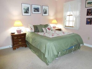 4 slaapkamers, een strijkplank/strijkijzer, internet