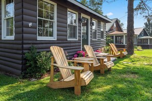 Property grounds - Rangeley Manor 2 | Great Cabin with Shared Access to Rangeley Lake. (Rangeley)