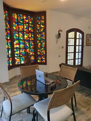 Fridge, microwave, oven, stovetop - Spend your family vacation in comfort (São Sebastião)