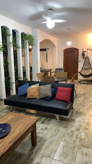 Interior - Enjoy your family vacation in complete comfort. (São Sebastião)