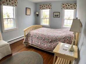 4 bedrooms, iron/ironing board, travel cot, WiFi - Come Enjoy this Lovely In-Town Home! (1355) (Wellfleet)